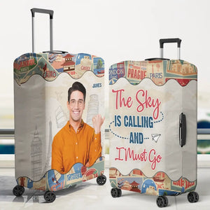 Housse de bagage personnalisée avec photo « Un homme adore voyager » - Cadeau de vacances, cadeau pour les amoureux du voyage d'aventure