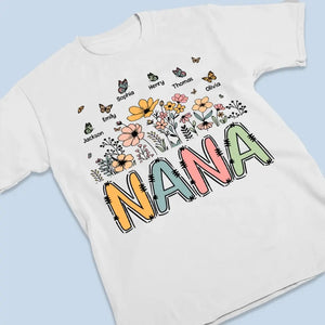 Une famille solidaire est ce qui construit un foyer - T-shirt, sweat à capuche, sweat-shirt unisexe personnalisé pour la famille - Cadeau pour la fête des mères, pour maman, grand-mère