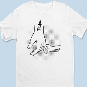 Main dans la main, je vous protégerai toujours tous - T-shirt unisexe personnalisé pour la famille - Nouveauté, cadeaux de fête des pères pour papa, grand-père AMZ