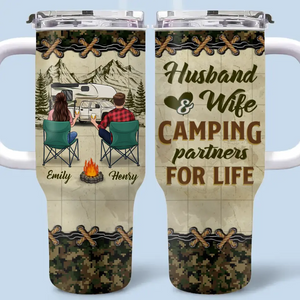 Ensemble, nous atteignons nos objectifs de camping ! Gobelet personnalisé en acier inoxydable de 1 134 ml avec poignée ! Cadeau idéal pour les amoureux du camping.