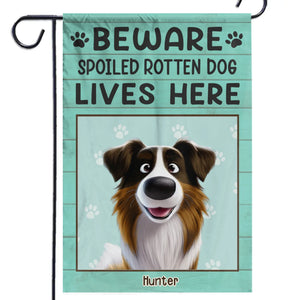 Attention, un chien gâté vit ici ! Drapeau personnalisé pour chien ! Cadeau pour propriétaires et amoureux des animaux