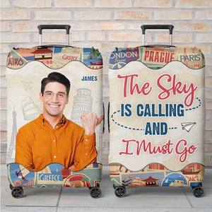 Housse de bagage personnalisée avec photo « Un homme adore voyager » - Cadeau de vacances, cadeau pour les amoureux du voyage d'aventure