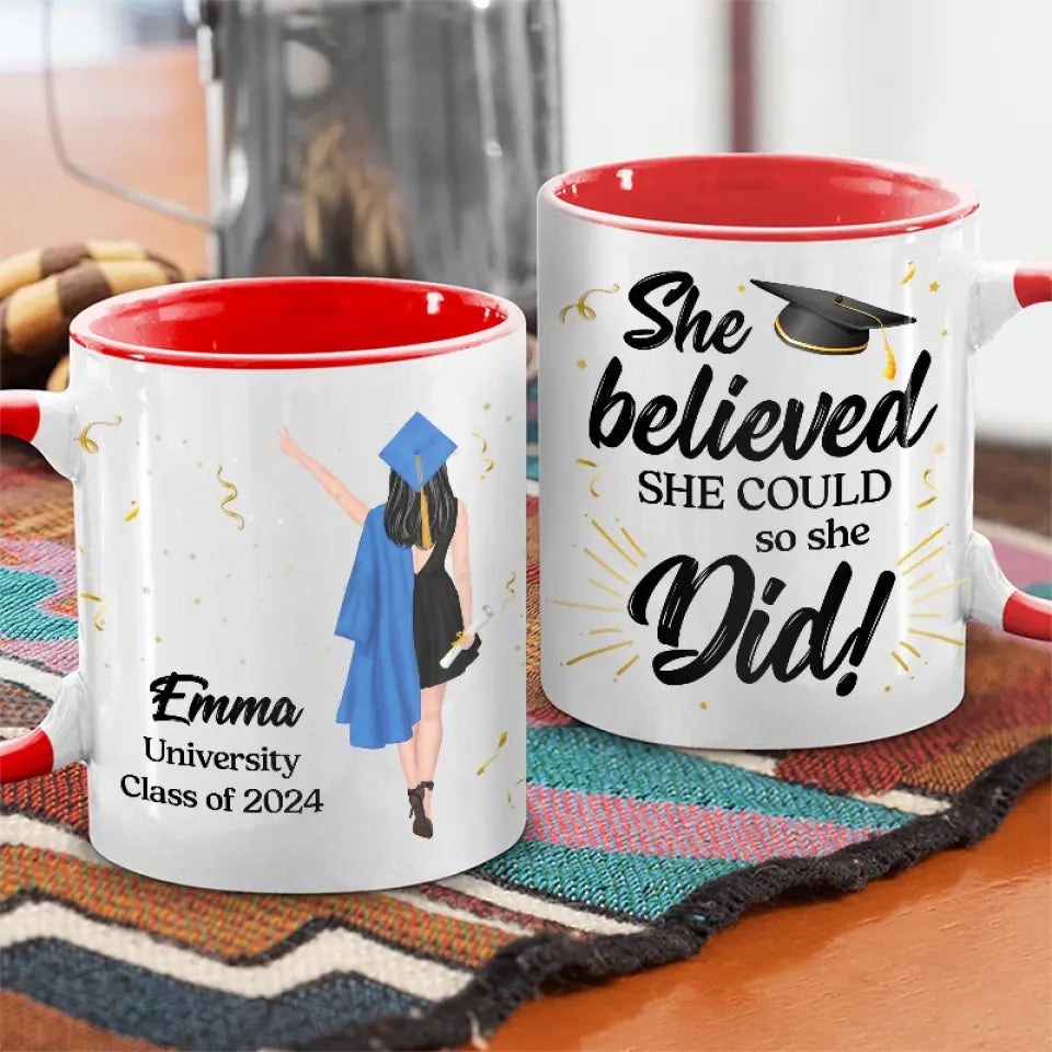 Un nouveau moi commence par un nouveau voyage - Tasse personnalisée avec accents pour la famille - Cadeau de remise de diplôme pour les membres de la famille, les frères et sœurs