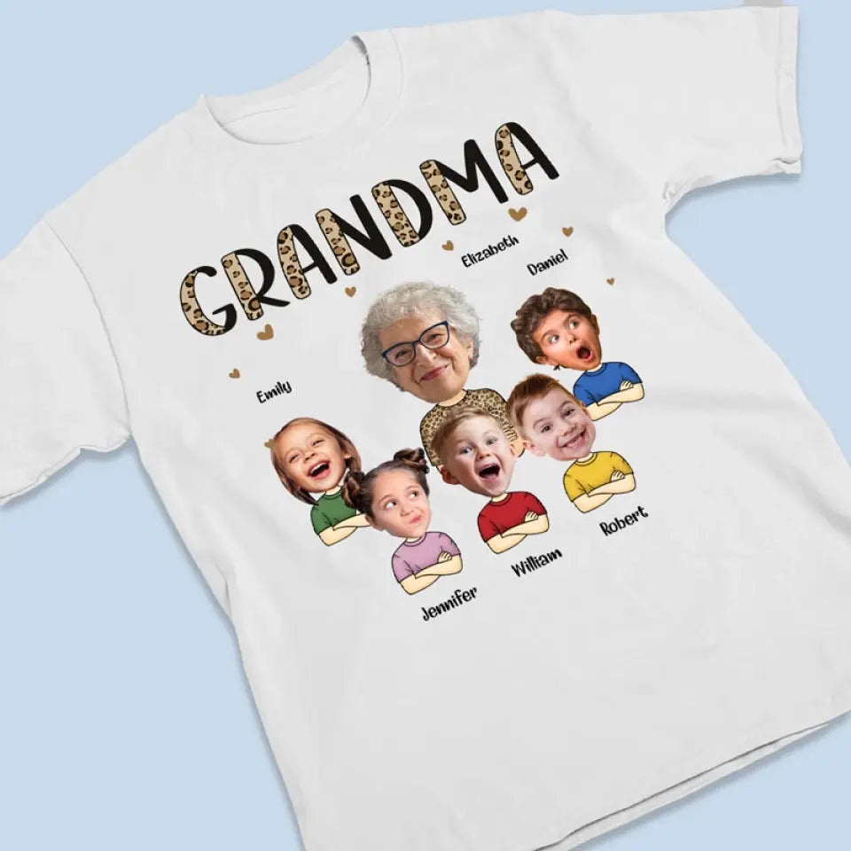 Photo personnalisée d'une grand-mère : un câlin qui attend de se produire - T-shirt, sweat à capuche, sweat-shirt unisexe personnalisé pour la famille - Cadeau pour maman, grand-mère