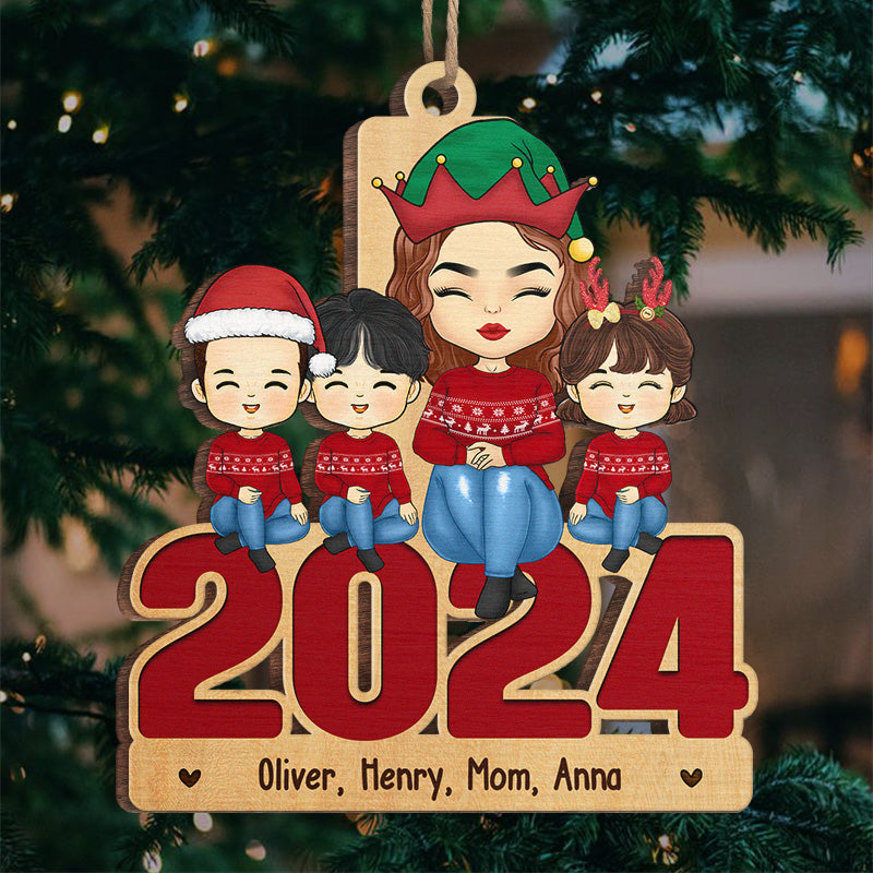Maman et enfants assis ensemble - Décoration familiale personnalisée - Forme unique en bois - Cadeau de Noël pour les membres de la famille