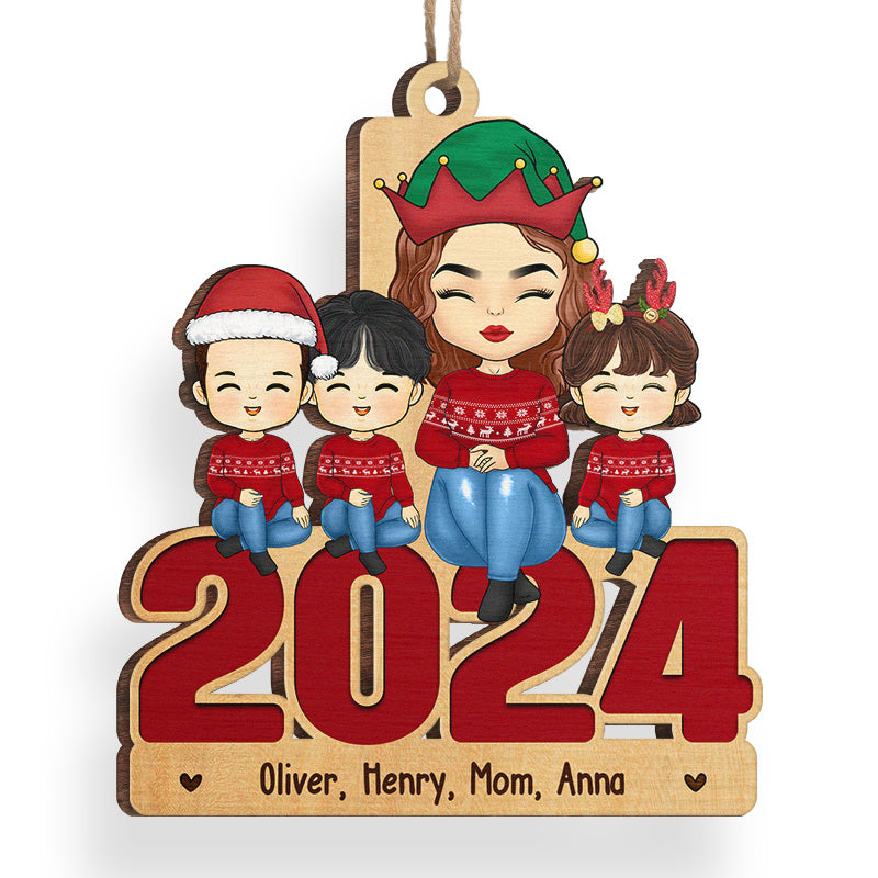 Maman et enfants assis ensemble - Décoration familiale personnalisée - Forme unique en bois - Cadeau de Noël pour les membres de la famille