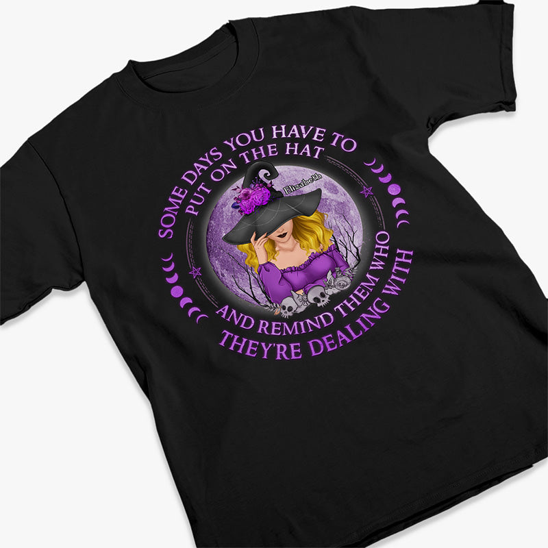 Dans un monde rempli de princesses, soyez une sorcière ! T-shirt, sweat à capuche et sweat-shirt unisexe personnalisé pour sorcières ! Cadeau d'Halloween pour sorcières, vous-même