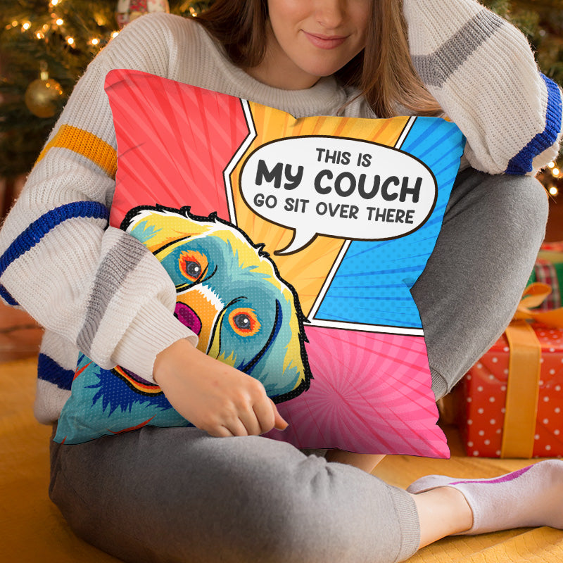 Voici notre canapé, asseyez-vous là-bas ! Coussin personnalisé pour chien et chat ! Cadeau pour les propriétaires d'animaux et les amoureux des animaux.
