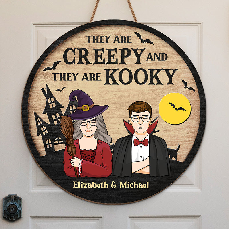 Ils sont effrayants et ils sont loufoques - Couple personnalisé en forme de sorcière en bois de décoration intérieure de forme ronde - Cadeau d'Halloween pour sorcières, mari et femme