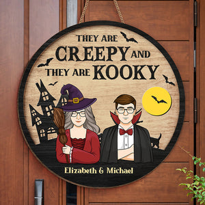 Ils sont effrayants et ils sont loufoques - Couple personnalisé en forme de sorcière en bois de décoration intérieure de forme ronde - Cadeau d'Halloween pour sorcières, mari et femme