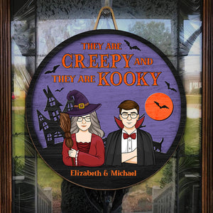 Ils sont effrayants et ils sont loufoques - Couple personnalisé en forme de sorcière en bois de décoration intérieure de forme ronde - Cadeau d'Halloween pour sorcières, mari et femme