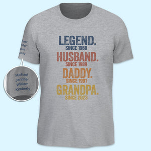 Légende Mari Papa Grand-père - T-shirt unisexe personnalisé avec motif sur la manche - Cadeau fête des pères, anniversaire pour papa, grand-père
