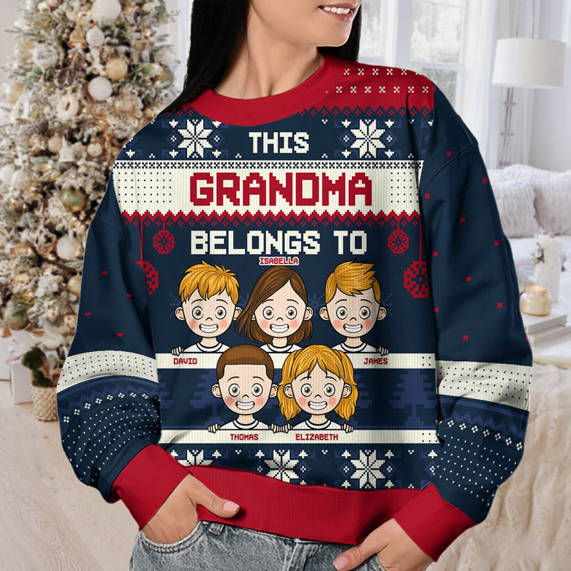 Cette grand-mère appartient au style vert - Sweat-shirt moche personnalisé pour la famille - Pull en laine unisexe - Cadeau de Noël pour grand-mère et grands-parents