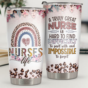 Une infirmière vraiment formidable est difficile à trouver et impossible à oublier - Tumbler - Appréciation, remise de diplôme, retraite, cadeau de remerciement pour une infirmière, cadeau de la semaine des infirmières, vie d'infirmière