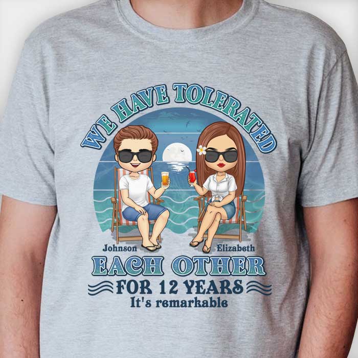 Nous nous sommes tolérés pendant de nombreuses années, c'est remarquable - T-shirt unisexe personnalisé, sweat à capuche, sweat-shirt - Cadeau pour couple, mari femme, anniversaire, fiançailles, mariage, cadeau de mariage