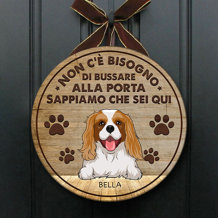 Il Cane Sa Che Sei Qui - Divertente Cartello Personalizzato Per La Porta Del Cane, Funny Personalized Dog Door Sign Italian.