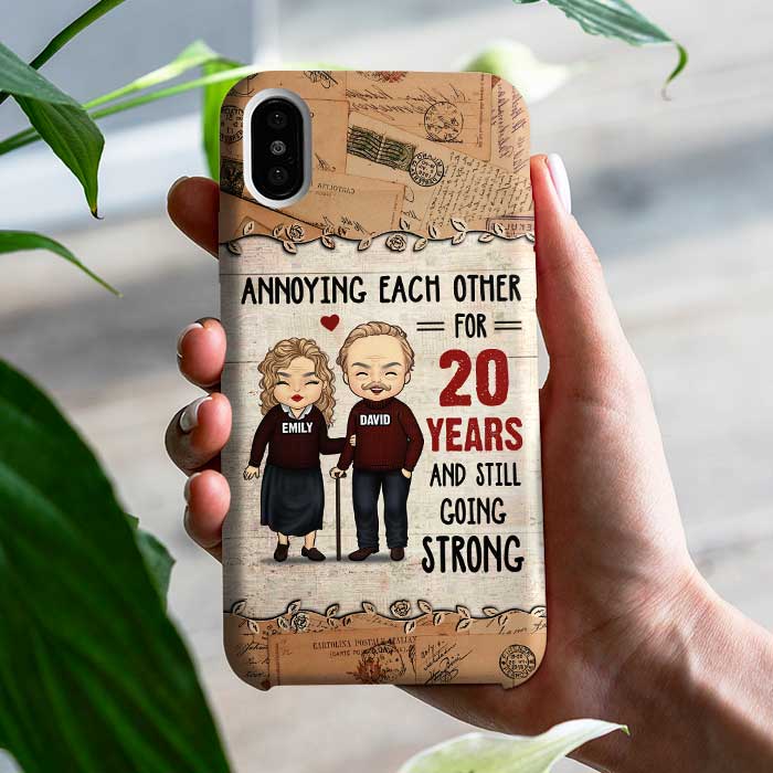 On s'ennuie depuis des décennies et on est toujours aussi forts ! Cadeau pour couple, mari et femme ! Coque de téléphone personnalisée