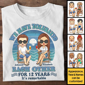 Nous nous sommes tolérés pendant de nombreuses années, c'est remarquable - T-shirt unisexe personnalisé, sweat à capuche, sweat-shirt - Cadeau pour couple, mari femme, anniversaire, fiançailles, mariage, cadeau de mariage