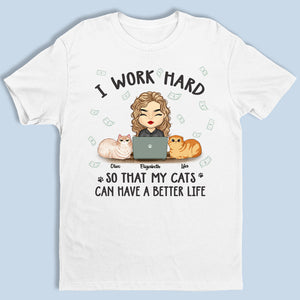 Je travaille dur pour offrir une vie meilleure à mes chats ! T-shirt, sweat à capuche et sweat-shirt unisexe personnalisé pour chat ! Cadeau pour les propriétaires et les amoureux des animaux.